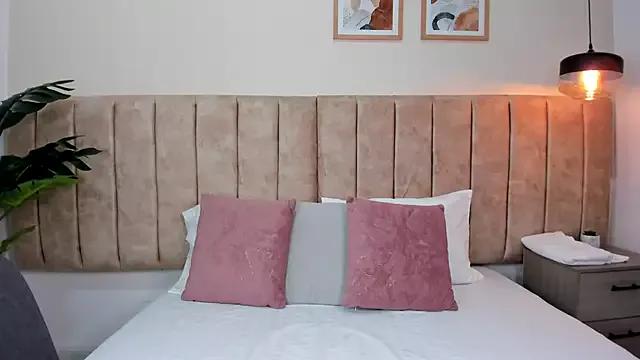 Check-out your craziest wishes with our pick of gaming cams models, featuring big knockers, round tails and tight twats.