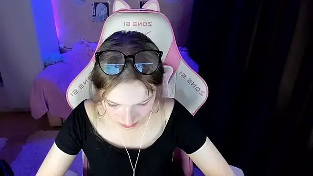 KarinaHill from StripChat is Freechat