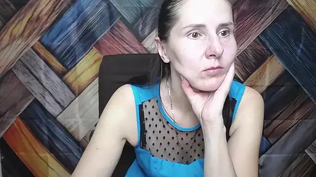 KarinaSwann from StripChat is Freechat