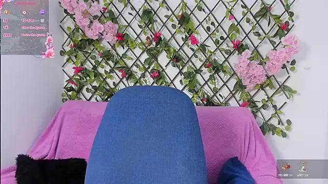 Karla_Goldenst from StripChat is Freechat