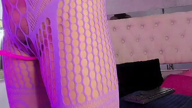 Check-out your craziest wishes with our pick of gaming cams models, featuring big knockers, round tails and tight twats.