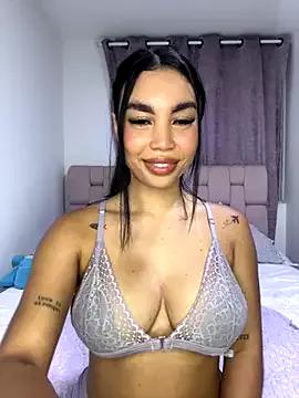 karolaalcendra from StripChat is Freechat