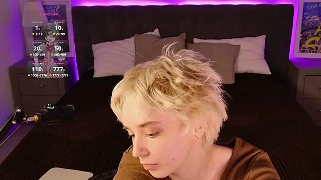 Photos of KarolinaLilMommy from StripChat is Freechat