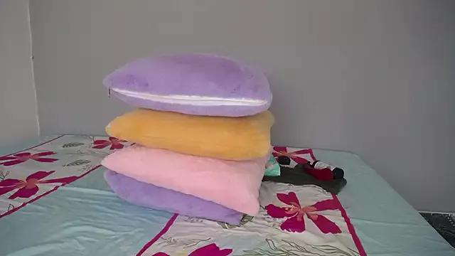 Check-out your craziest wishes with our pick of gaming cams models, featuring big knockers, round tails and tight twats.