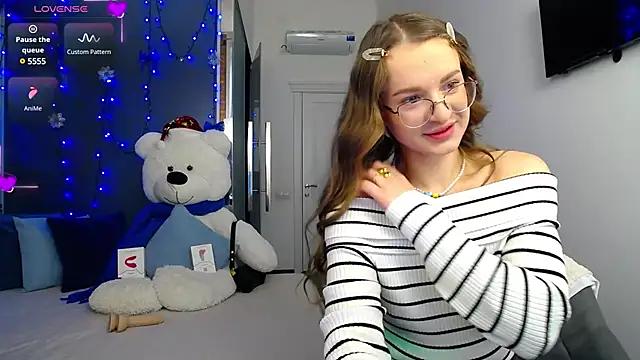 Check-out your craziest wishes with our pick of gaming cams models, featuring big knockers, round tails and tight twats.