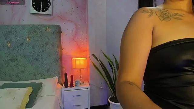Check-out your craziest wishes with our pick of gaming cams models, featuring big knockers, round tails and tight twats.
