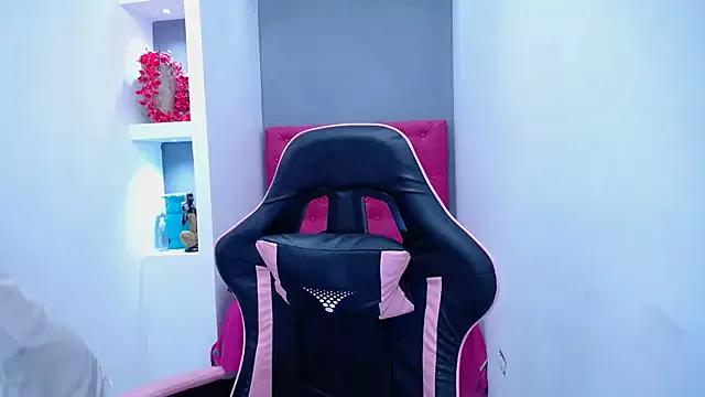Check-out your craziest wishes with our pick of gaming cams models, featuring big knockers, round tails and tight twats.
