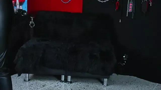 Check-out your craziest wishes with our pick of gaming cams models, featuring big knockers, round tails and tight twats.