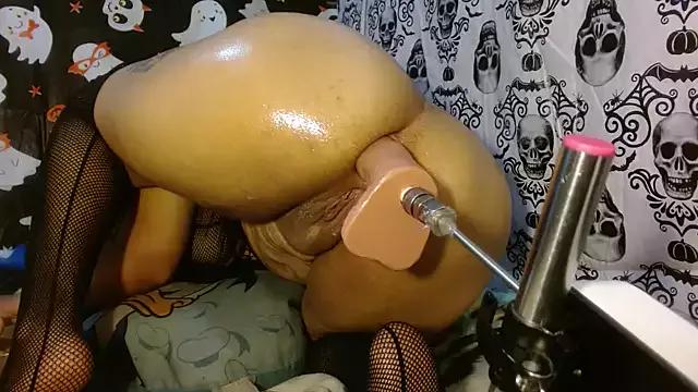 Check-out your craziest wishes with our pick of gaming cams models, featuring big knockers, round tails and tight twats.