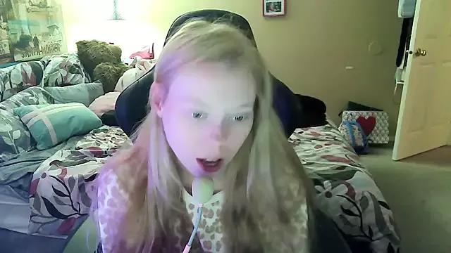 KawaiiBelle from StripChat is Freechat
