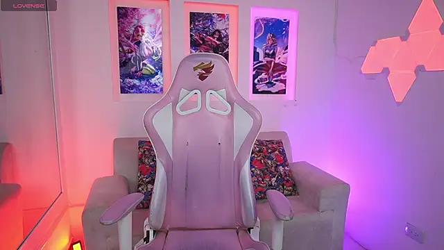 Check-out your craziest wishes with our pick of gaming cams models, featuring big knockers, round tails and tight twats.