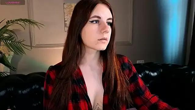 Kelly_Woods from StripChat is Freechat