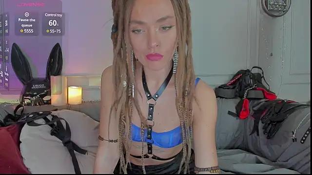 Check-out your craziest wishes with our pick of gaming cams models, featuring big knockers, round tails and tight twats.