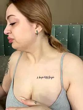 KellyMoors from StripChat is Freechat