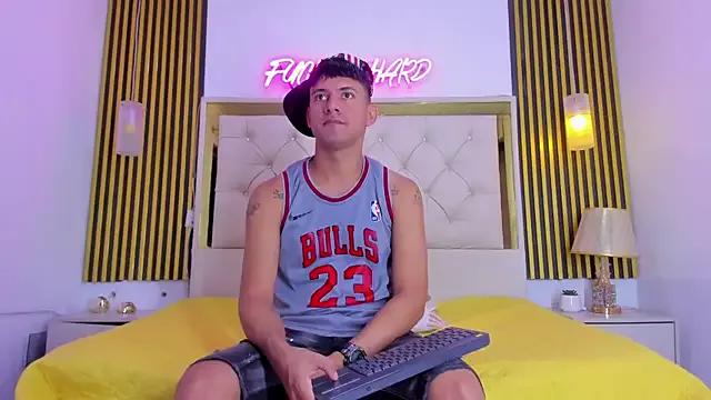 KEVIN_MCKINLEY from StripChat is Freechat