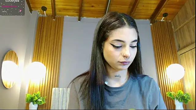 kiaragray from StripChat is Freechat