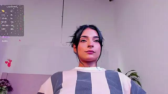 kiaragray from StripChat is Freechat