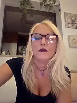 kikkastar from StripChat is Freechat