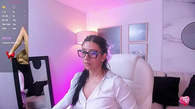 Check-out your craziest wishes with our pick of gaming cams models, featuring big knockers, round tails and tight twats.