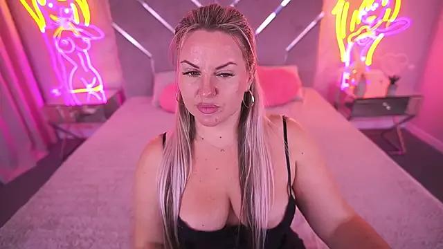 Check-out your craziest wishes with our pick of gaming cams models, featuring big knockers, round tails and tight twats.