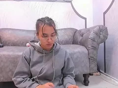 KIRAGACASH from StripChat is Freechat