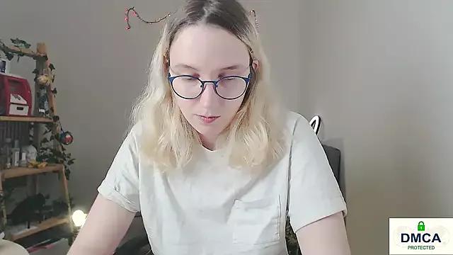 kiratarot from StripChat is Freechat