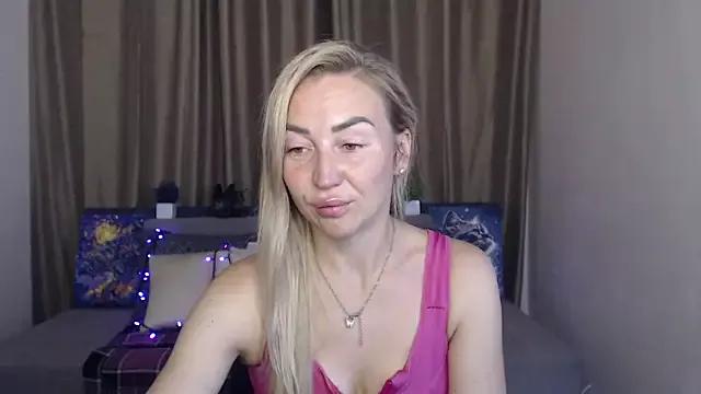 Check-out your craziest wishes with our pick of gaming cams models, featuring big knockers, round tails and tight twats.
