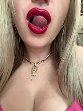 Check-out your craziest wishes with our pick of gaming cams models, featuring big knockers, round tails and tight twats.