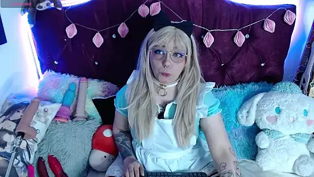 Check-out your craziest wishes with our pick of gaming cams models, featuring big knockers, round tails and tight twats.