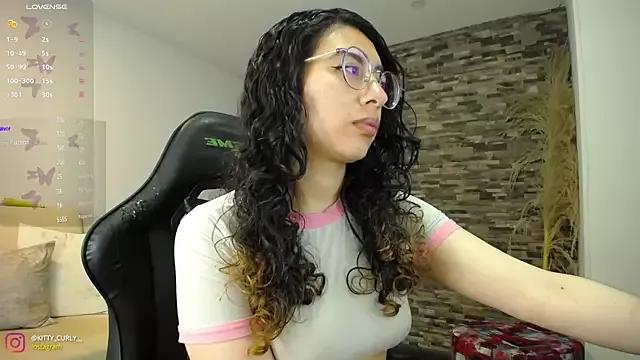 Kitty__Curly from StripChat is Freechat