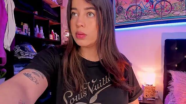 Check-out your craziest wishes with our pick of gaming cams models, featuring big knockers, round tails and tight twats.