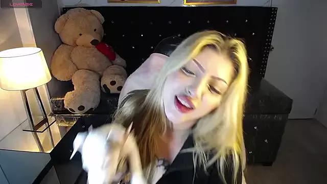 Check-out your craziest wishes with our pick of gaming cams models, featuring big knockers, round tails and tight twats.