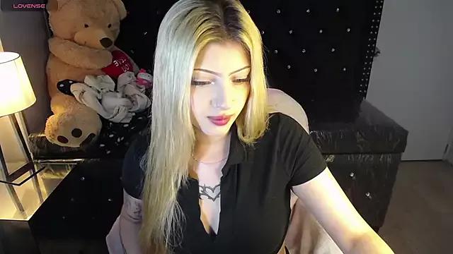 Check-out your craziest wishes with our pick of gaming cams models, featuring big knockers, round tails and tight twats.