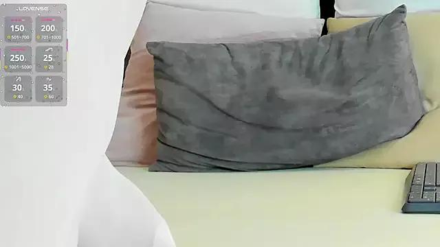 Check-out your craziest wishes with our pick of gaming cams models, featuring big knockers, round tails and tight twats.