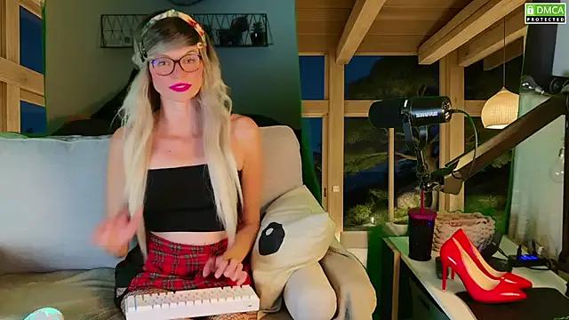 Check-out your craziest wishes with our pick of gaming cams models, featuring big knockers, round tails and tight twats.