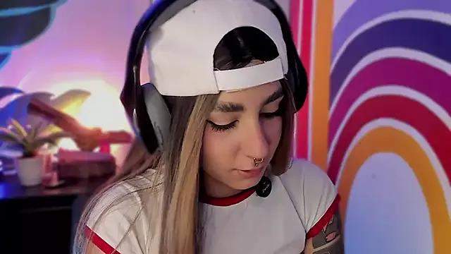 Check-out your craziest wishes with our pick of gaming cams models, featuring big knockers, round tails and tight twats.