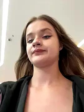 KittyQueeny from StripChat is Freechat