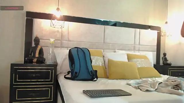 KitySwift from StripChat is Freechat
