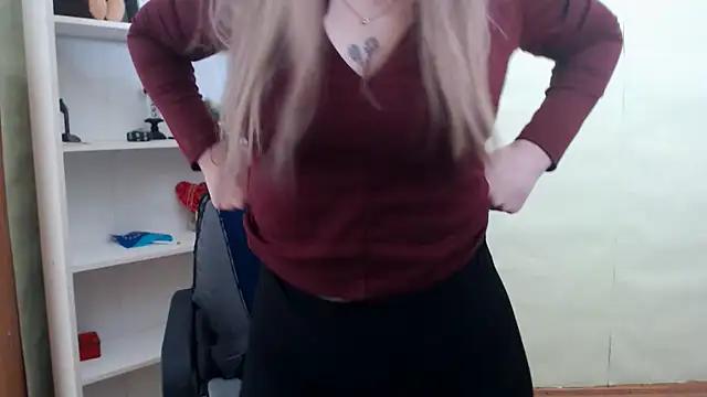 klerkarina from StripChat is Freechat