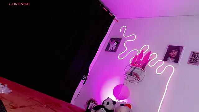 Check-out your craziest wishes with our pick of gaming cams models, featuring big knockers, round tails and tight twats.