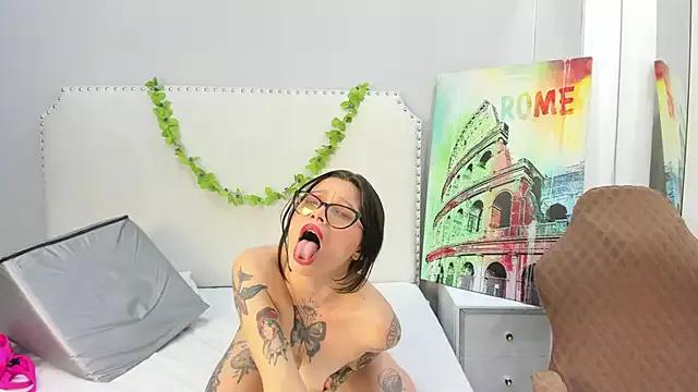 Check-out your craziest wishes with our pick of gaming cams models, featuring big knockers, round tails and tight twats.