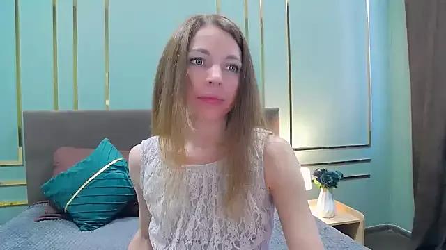 KrissBird from StripChat is Freechat