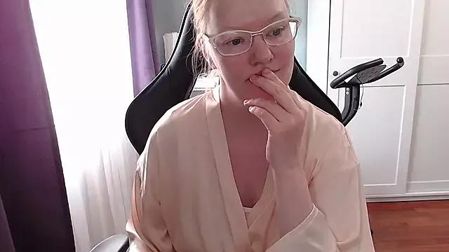 Check-out your craziest wishes with our pick of gaming cams models, featuring big knockers, round tails and tight twats.