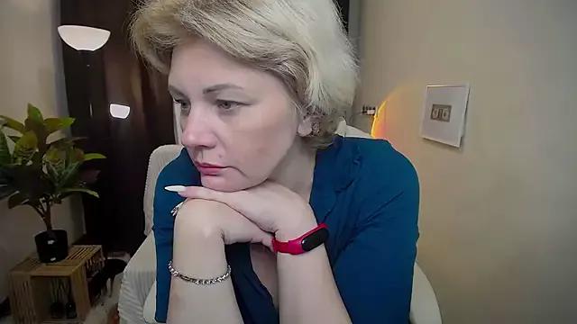 LadyElina from StripChat is Freechat