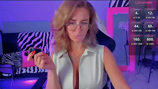 Check-out your craziest wishes with our pick of gaming cams models, featuring big knockers, round tails and tight twats.