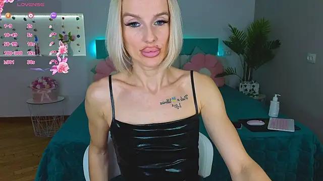 Check-out your craziest wishes with our pick of gaming cams models, featuring big knockers, round tails and tight twats.