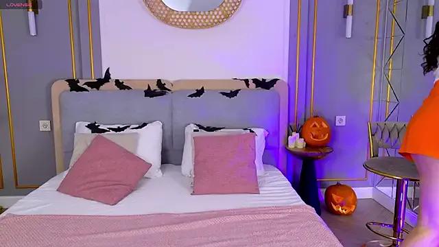 Check-out your craziest wishes with our pick of gaming cams models, featuring big knockers, round tails and tight twats.