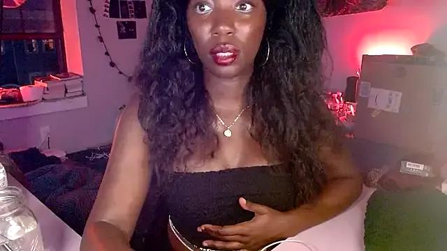 lanaluxxe4 from StripChat is Freechat