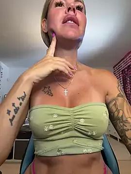 Check-out your craziest wishes with our pick of gaming cams models, featuring big knockers, round tails and tight twats.