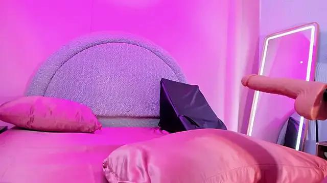 Check-out your craziest wishes with our pick of gaming cams models, featuring big knockers, round tails and tight twats.